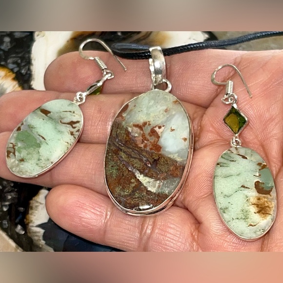 Chrysoprase Pendant & Earrings Set - Picture 5 of 17